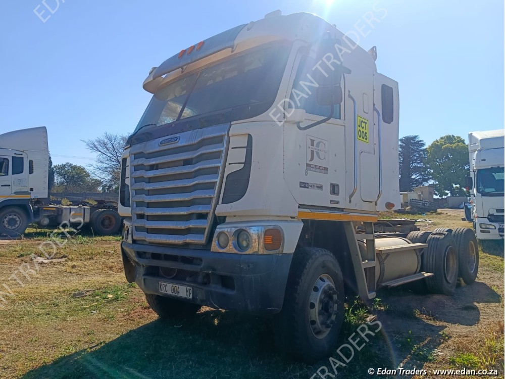 2012 Freightliner detroit 12.7 1650 double diff - as is