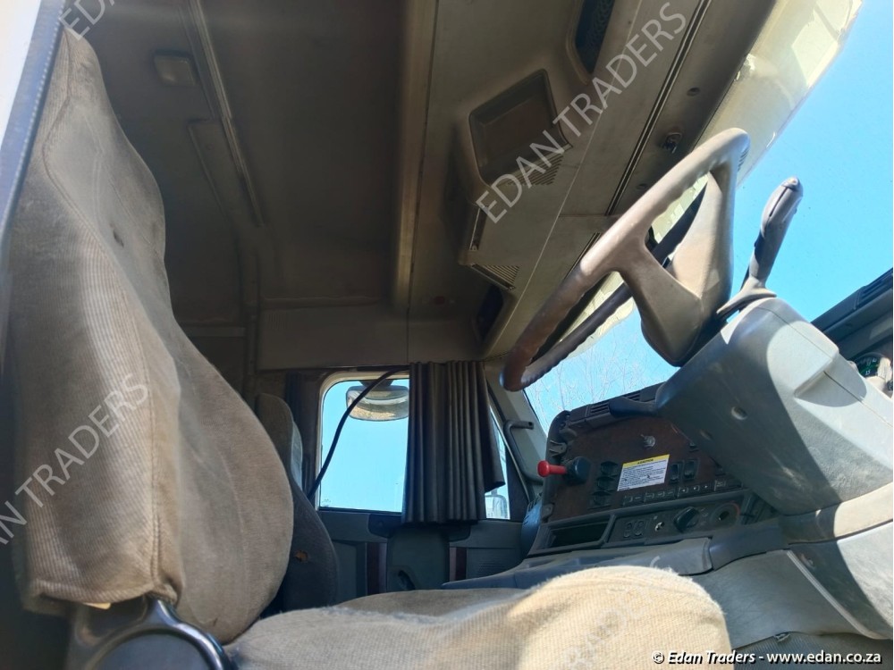 2012 Freightliner detroit 12.7 1650 double diff - as is